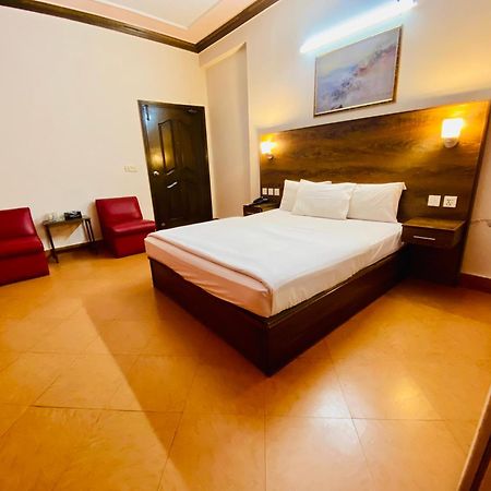 Fiesta Inn Hotel & Resorts ムルターン エクステリア 写真
