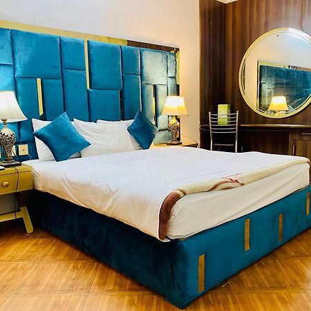 Fiesta Inn Hotel & Resorts ムルターン エクステリア 写真