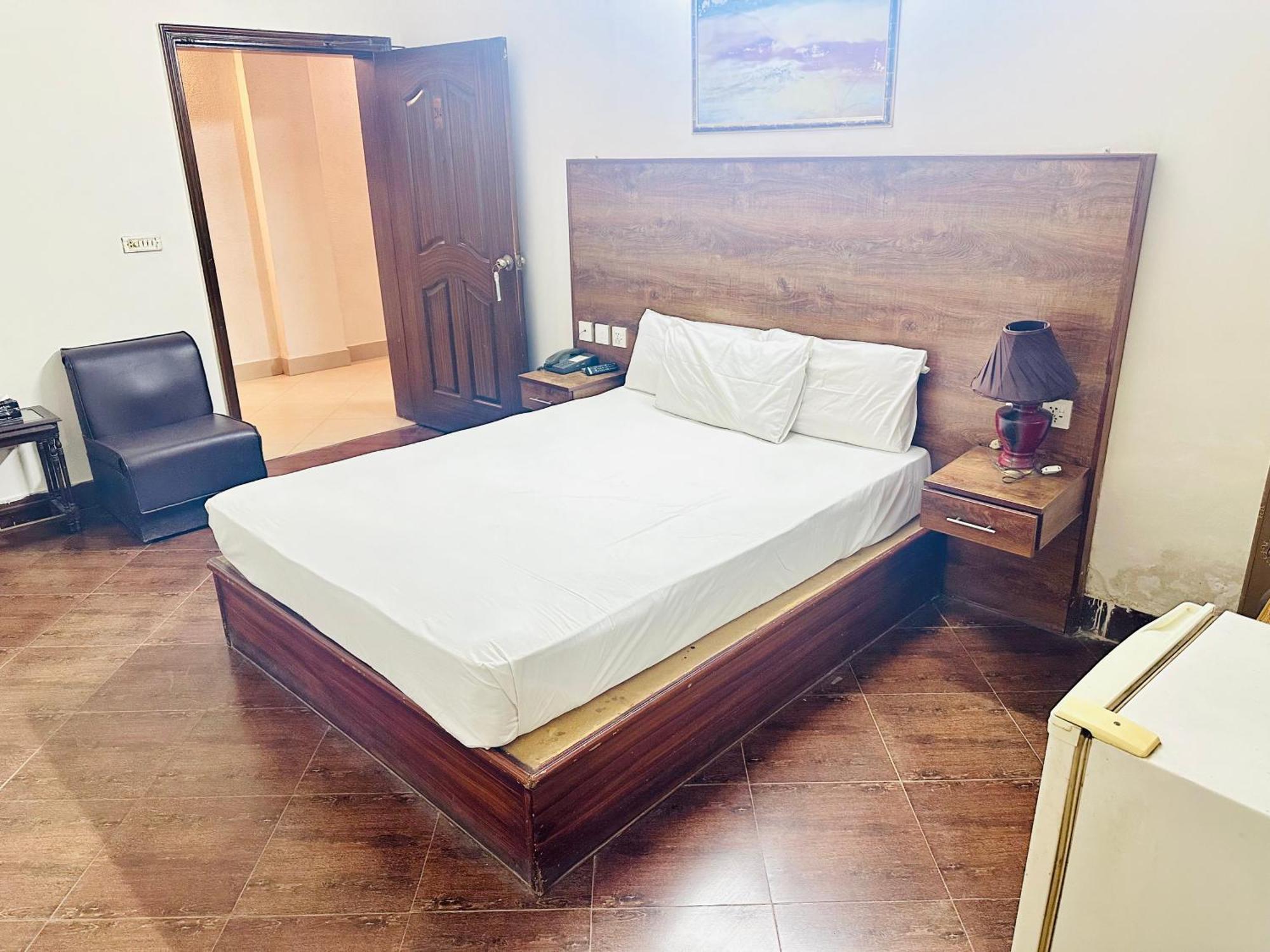 Fiesta Inn Hotel & Resorts ムルターン エクステリア 写真