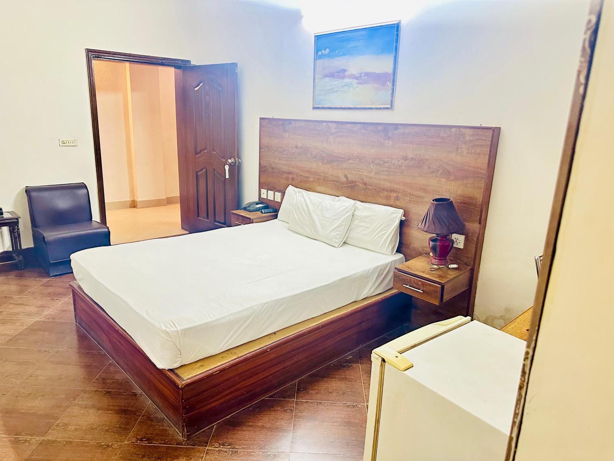 Fiesta Inn Hotel & Resorts ムルターン エクステリア 写真