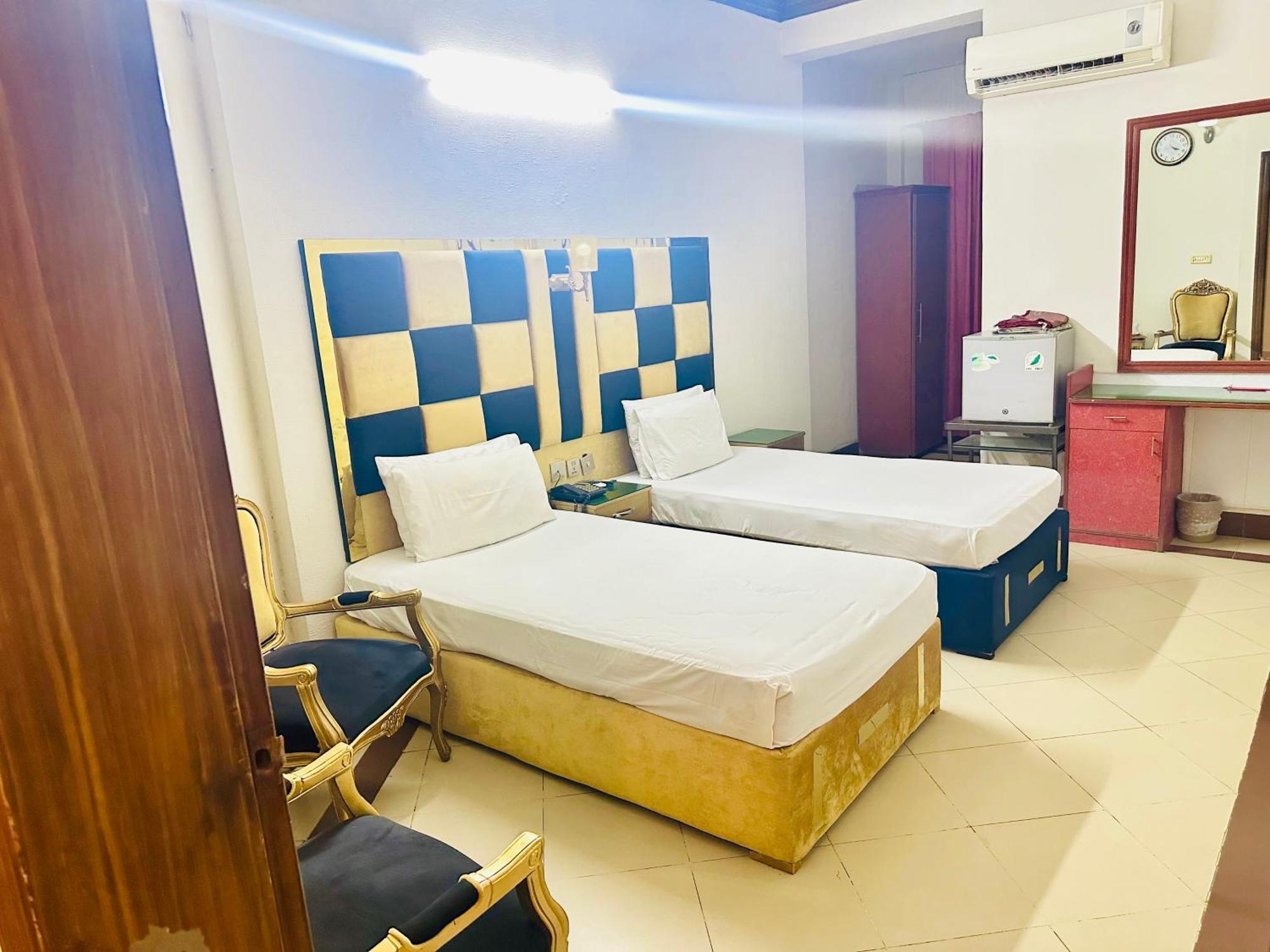 Fiesta Inn Hotel & Resorts ムルターン エクステリア 写真