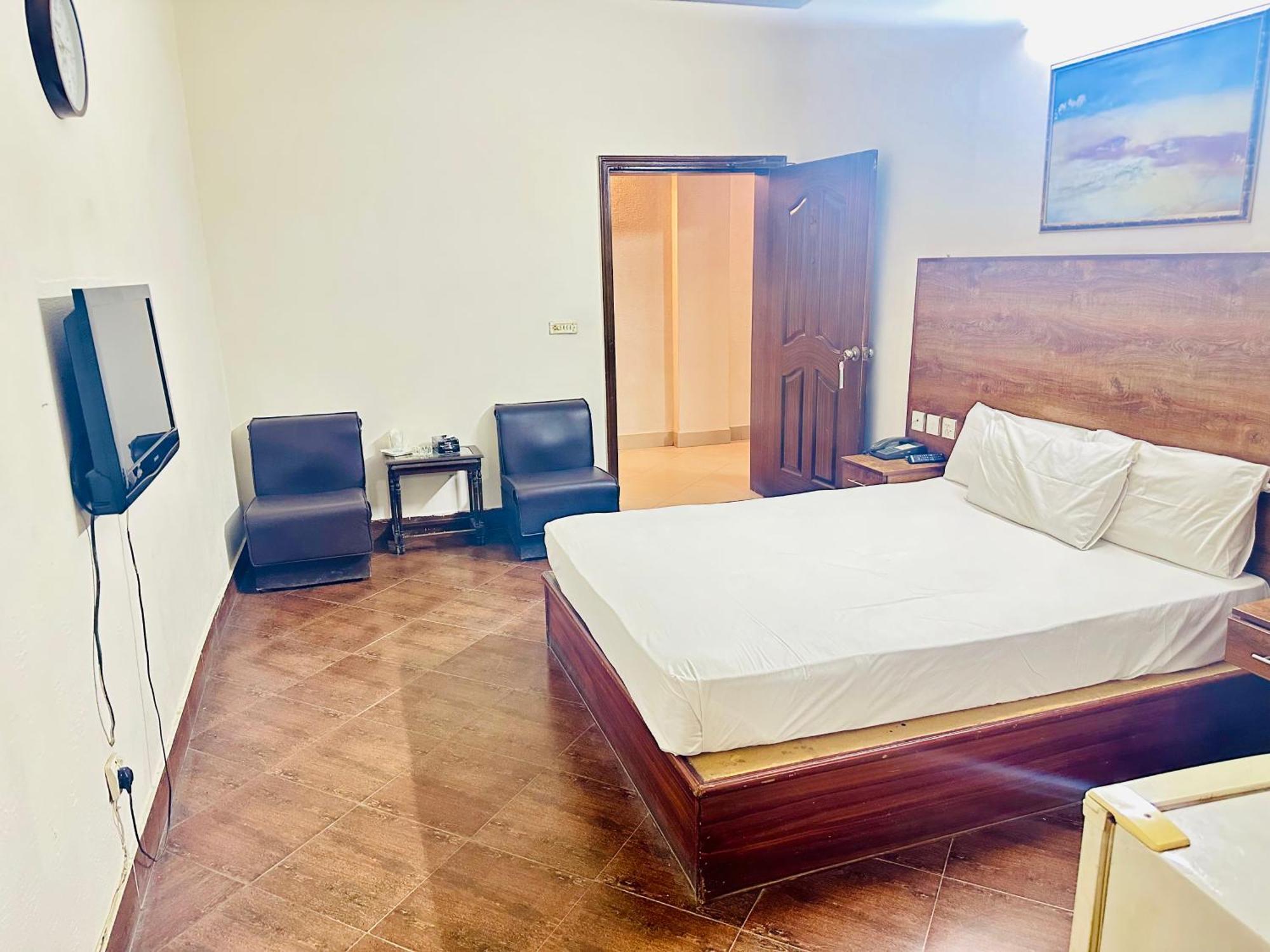 Fiesta Inn Hotel & Resorts ムルターン エクステリア 写真