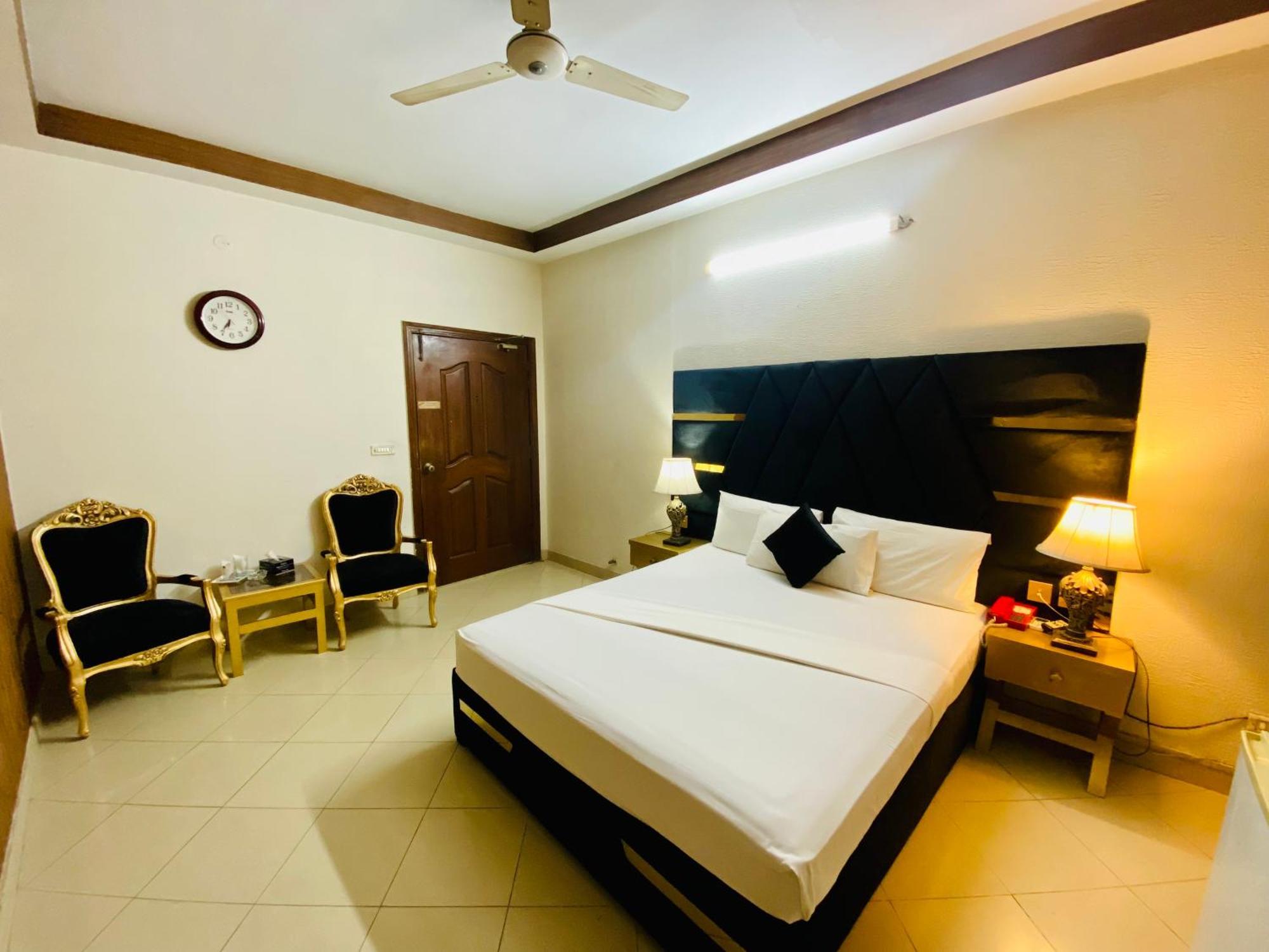 Fiesta Inn Hotel & Resorts ムルターン エクステリア 写真