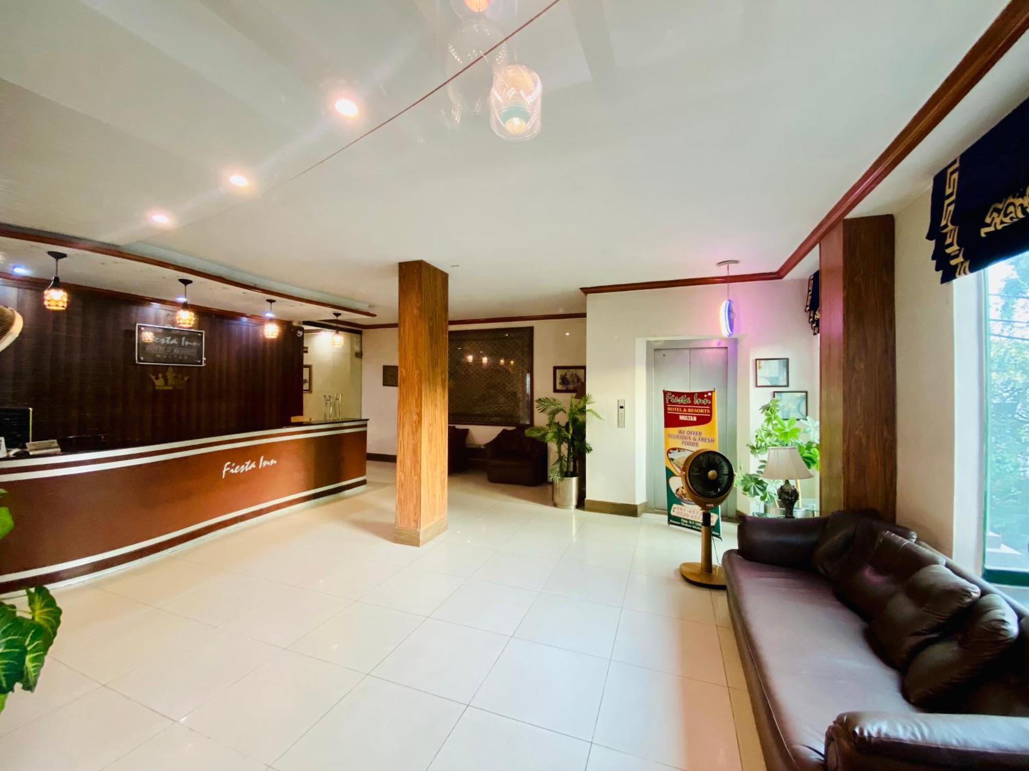 Fiesta Inn Hotel & Resorts ムルターン エクステリア 写真