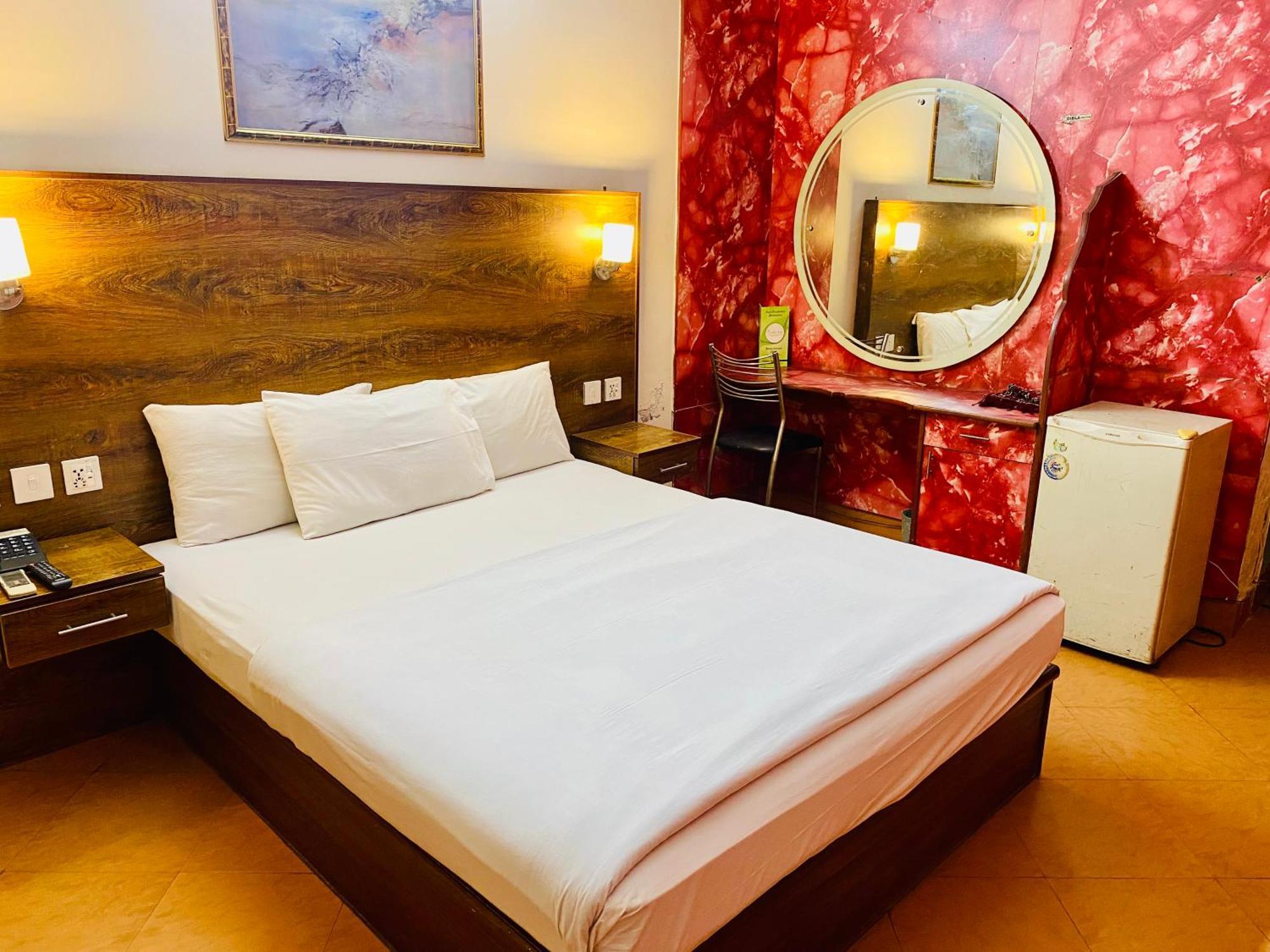 Fiesta Inn Hotel & Resorts ムルターン エクステリア 写真