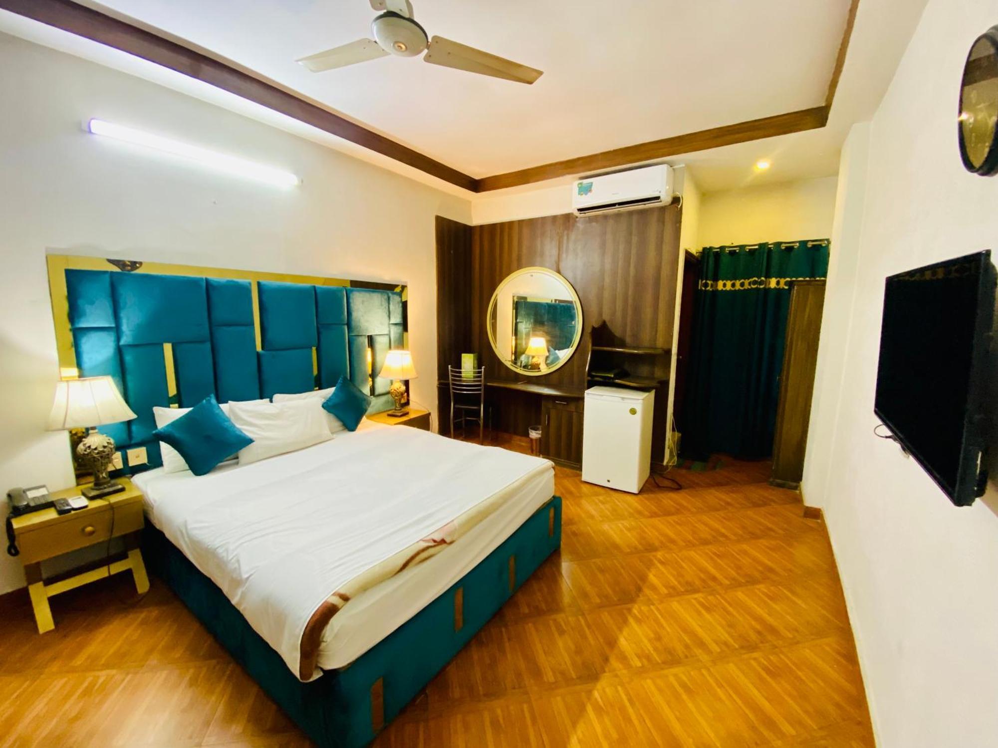 Fiesta Inn Hotel & Resorts ムルターン エクステリア 写真