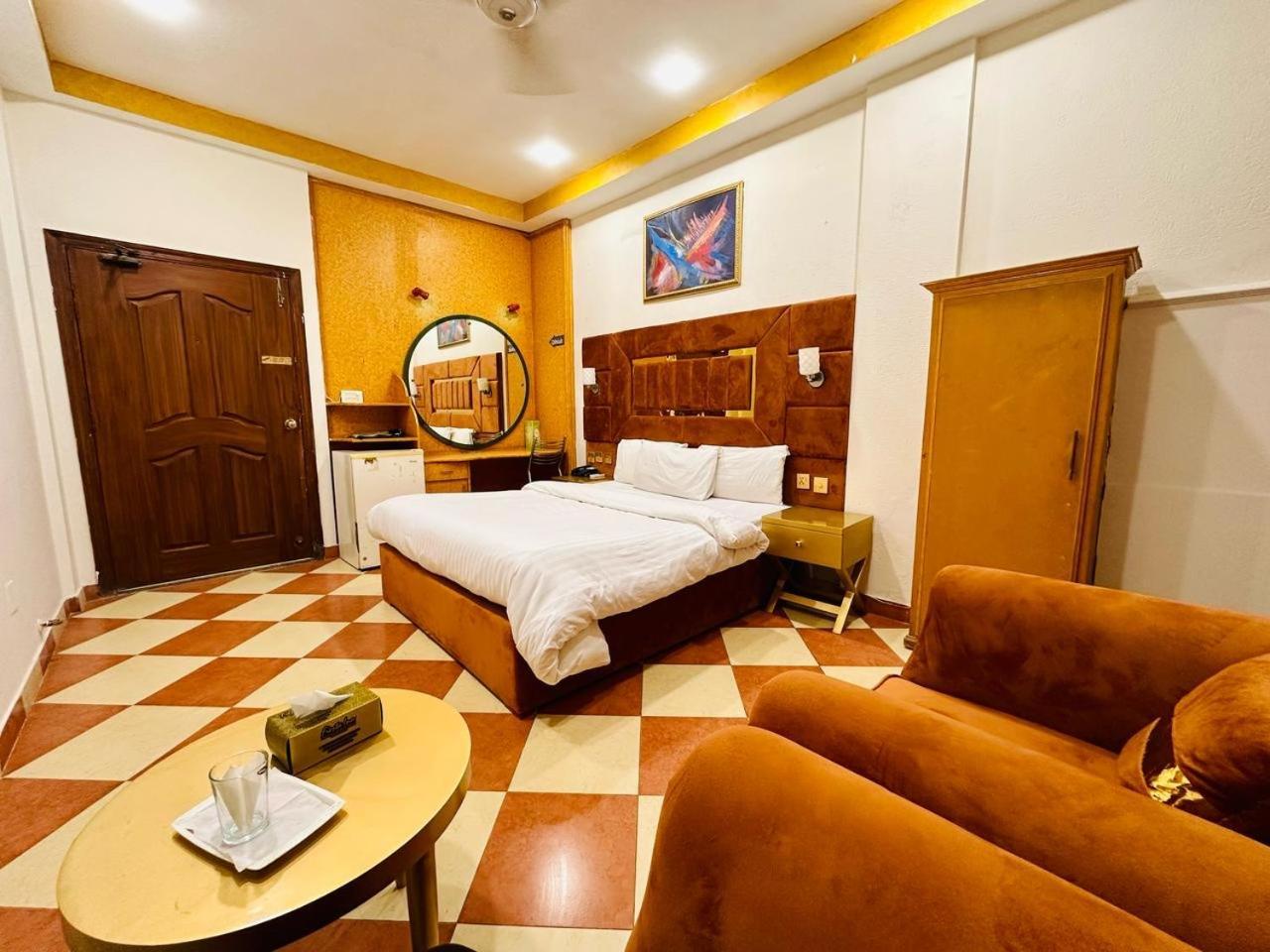 Fiesta Inn Hotel & Resorts ムルターン エクステリア 写真