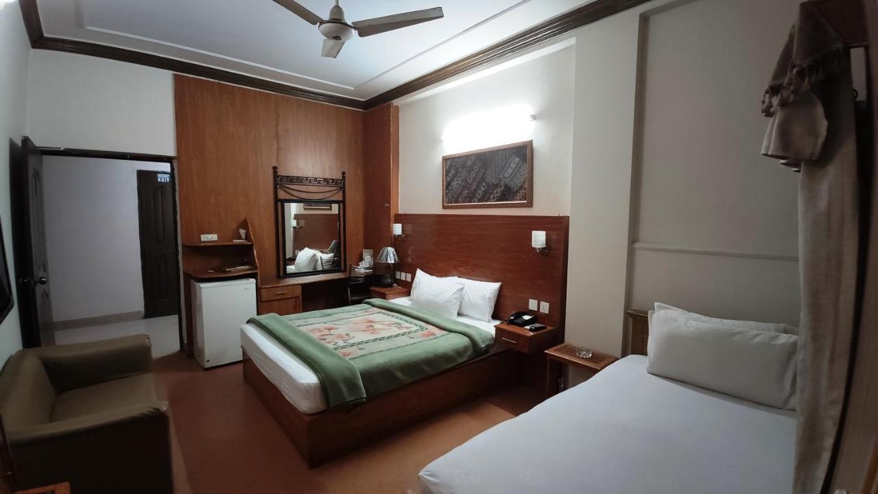 Fiesta Inn Hotel & Resorts ムルターン エクステリア 写真
