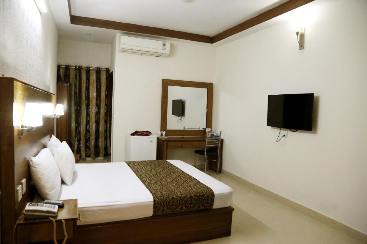 Fiesta Inn Hotel & Resorts ムルターン エクステリア 写真